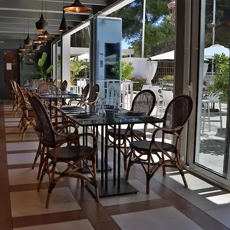 Отель Jerez & 4*